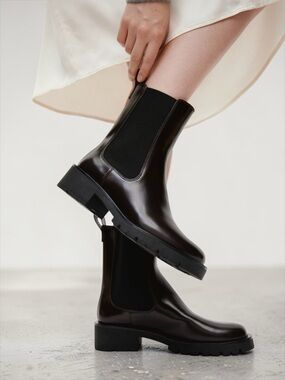 New H&M Chunky Dark Brown Chelsea Boots